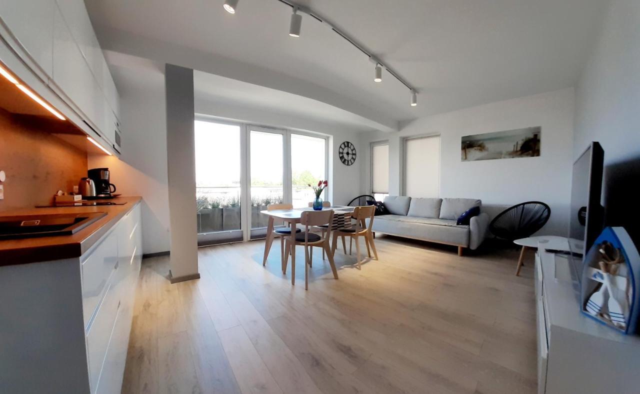 Apartament Kapitanski Mostek 17A Z Widokiem Na Port I Latarnie Morska Oraz Garazem Apartman Kołobrzeg Kültér fotó